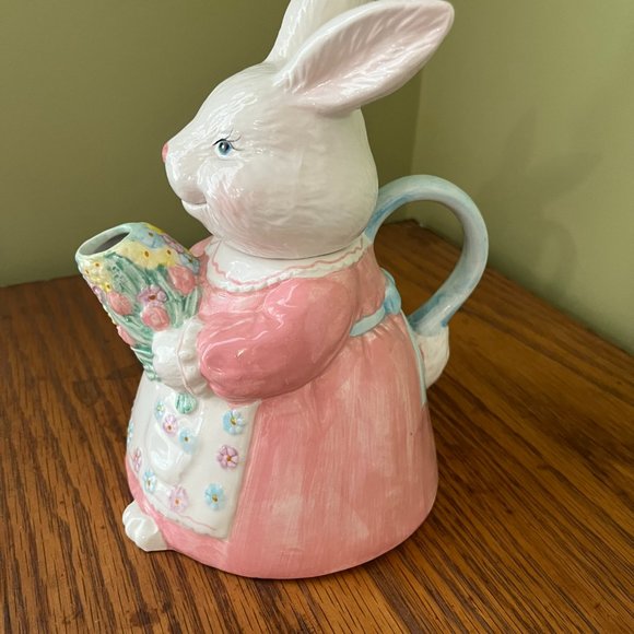 Adorable Rabbit Tea Pot - Picture 2 of 3